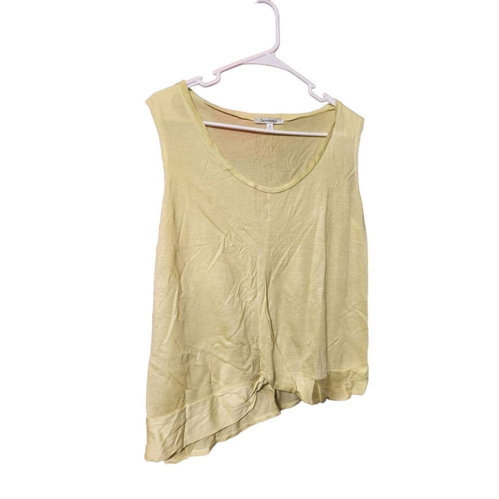 Quintessential size medium top yellow